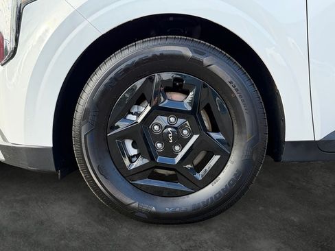 Used 2026 Kia Carnival FWD image 4