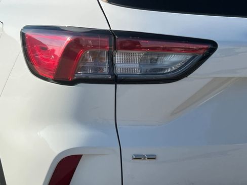 Used 2021 Ford Escape SE image 27