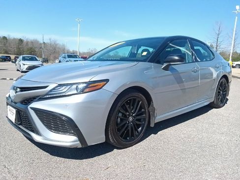 Used 2023 Toyota Camry XSE w/ Navigation Package image 7