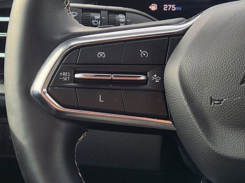 Used 2025 Chevrolet Traverse LT image 27