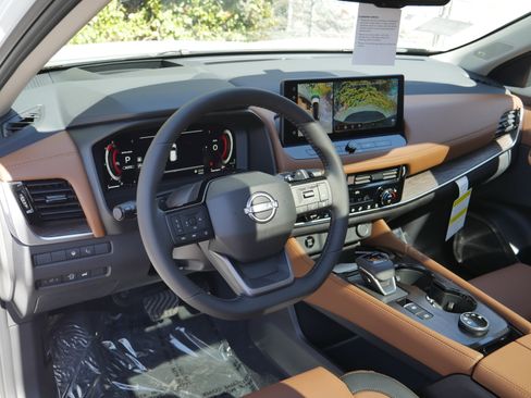 New 2026 Nissan Rogue Platinum w/ Platinum Premium Package AWD/4WD image 4
