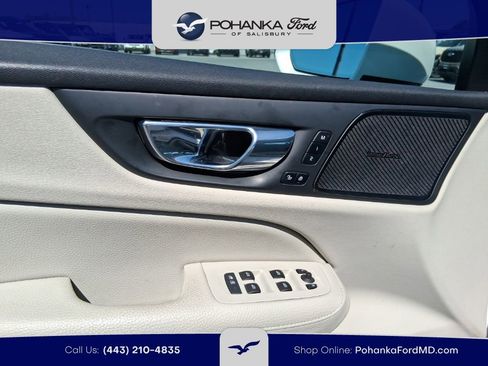 Used 2020 Volvo S60 T5 Momentum w/ Premium Package image 10