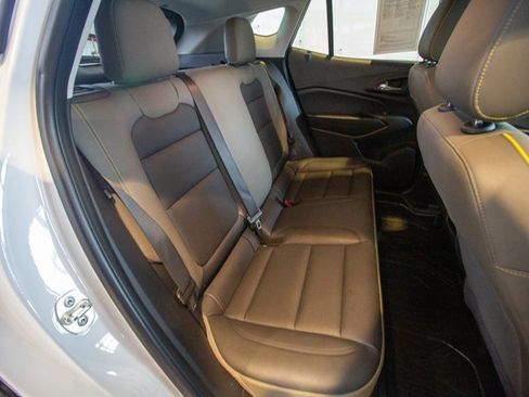 Used 2024 Chevrolet Trax ACTIV w/ Sunroof Package image 19