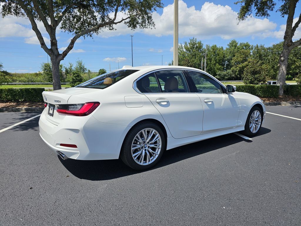 Used 2024 BMW 330i xDrive Sedan w/ Convenience Package AWD/4WD image 3