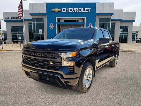 Used 2024 Chevrolet Silverado 1500 Custom image 1