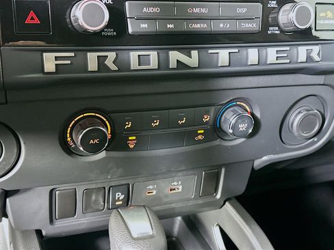 Used 2025 Nissan Frontier SV image 23