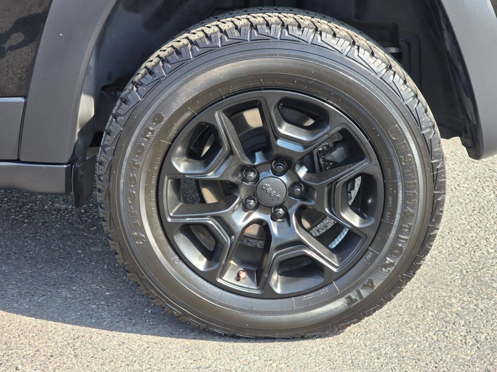 Used 2019 Jeep Cherokee Trailhawk AWD/4WD image 10