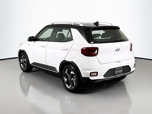 Used 2022 Hyundai Venue Limited FWD image 5