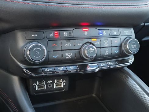 Used 2024 Dodge Durango GT image 25