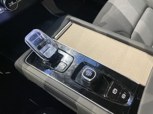 Used 2025 Volvo XC90 B6 Plus image 31