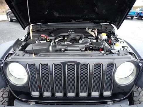 Used 2019 Jeep Wrangler Unlimited Rubicon w/ Steel Bumper Group image 13