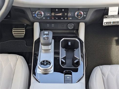 New 2025 Mitsubishi Outlander SEL image 17