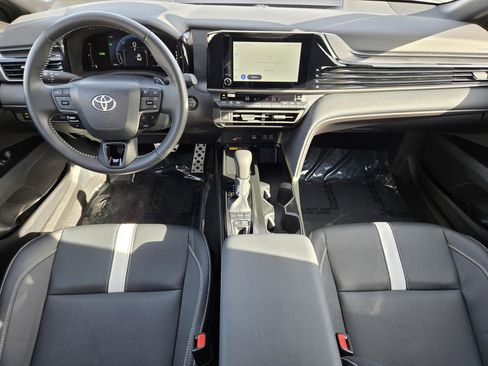 Used 2025 Toyota Camry SE image 12