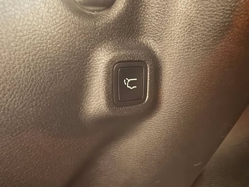 Used 2025 Jeep Compass Latitude w/ Sun & Sound Group AWD/4WD image 38