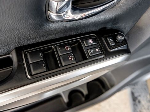 Used 2017 Nissan Titan SL AWD/4WD image 44