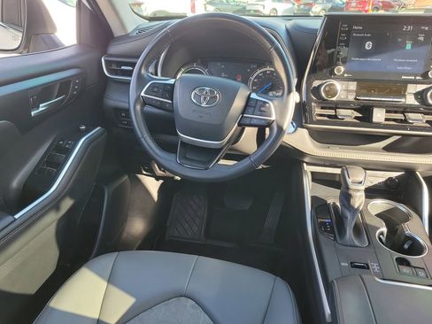 Used 2022 Toyota Highlander Bronze Edition image 12