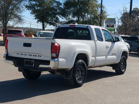 Used 2022 Toyota Tacoma SR5 w/ SR5 Appearance Package (SM) image 3