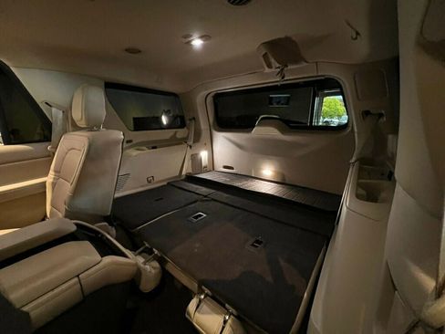 Used 2019 Lincoln Navigator Reserve AWD/4WD image 24