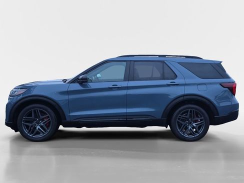 Used 2025 Ford Explorer ST image 2