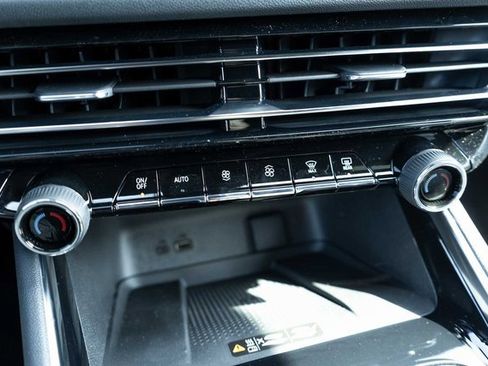 New 2026 Chevrolet Traverse LT image 19