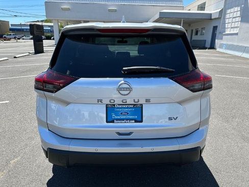 Used 2024 Nissan Rogue SV FWD image 5