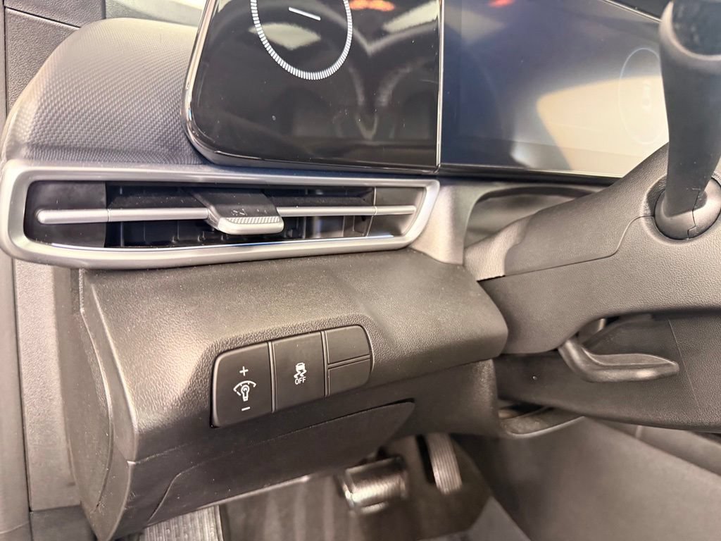 Used 2024 Hyundai Elantra Limited FWD image 30