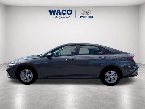 Used 2026 Hyundai Elantra SE FWD image 3