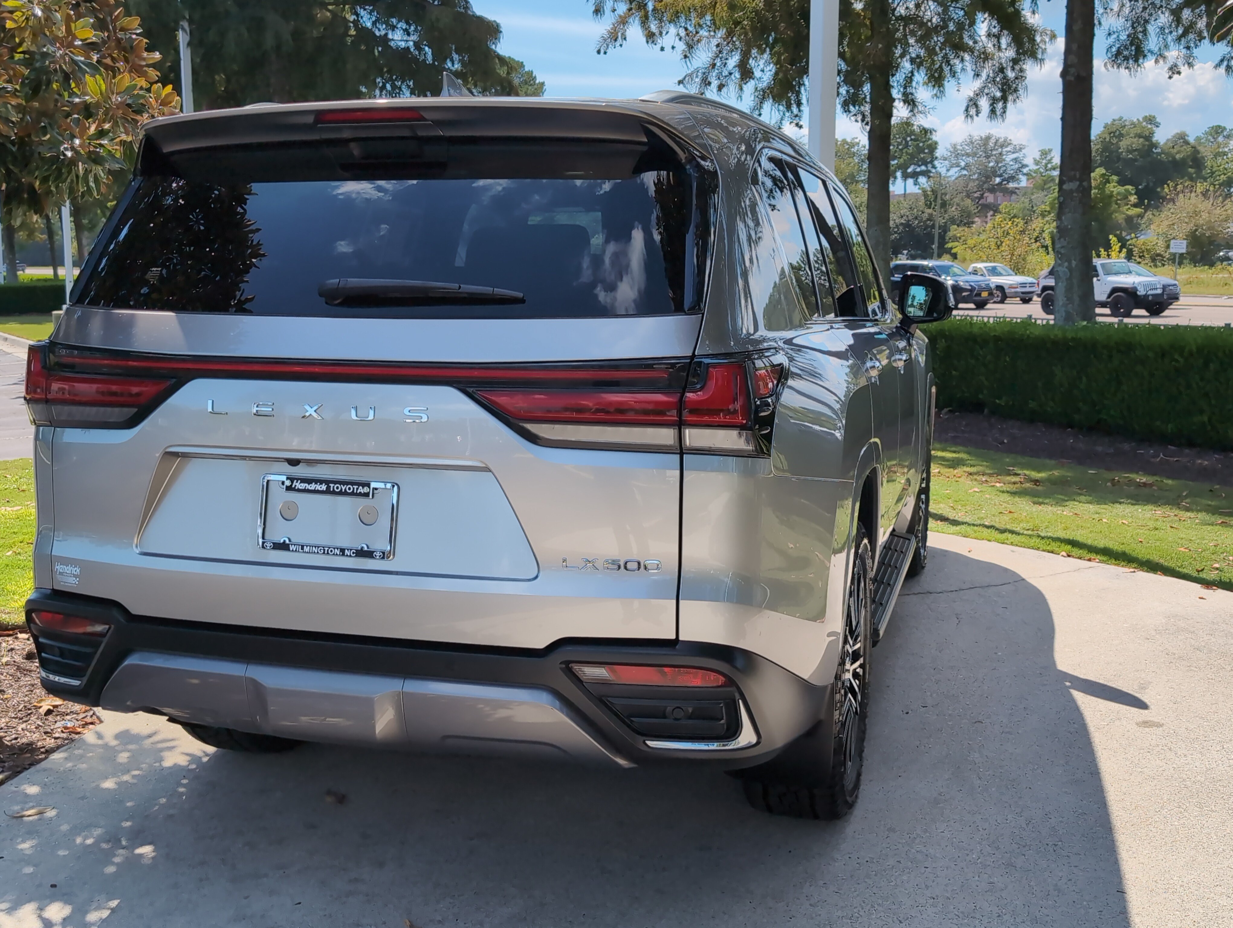Used 2024 Lexus LX 600 4WD w/ Luxury Package image 10