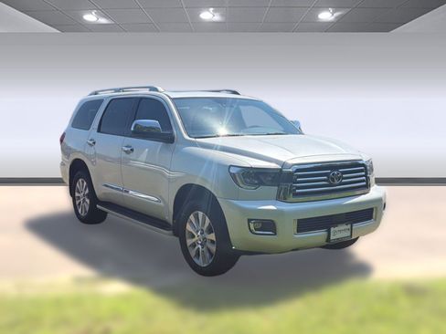 Used 2019 Toyota Sequoia Platinum AWD/4WD image 7