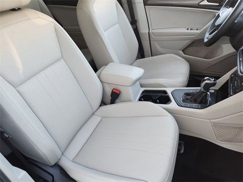 Used 2023 Volkswagen Tiguan SE image 13