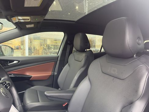 Used 2021 Volkswagen ID.4 Pro S image 8