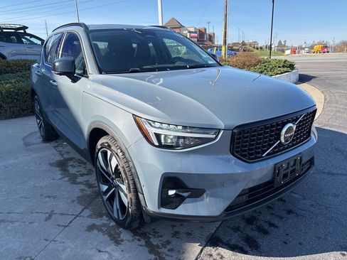 Certified 2023 Volvo XC40 B5 Ultimate w/ Protection Package Premier AWD/4WD image 4