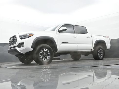 Used 2023 Toyota Tacoma TRD Off-Road w/ Black Out Package (TMS) AWD/4WD image 12