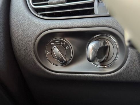 New 2026 Porsche Macan image 17