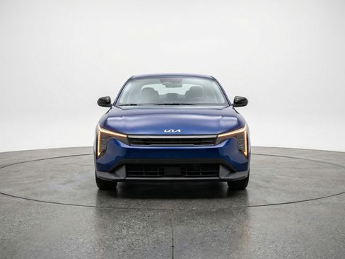 Used 2025 Kia K4 LXS image 2