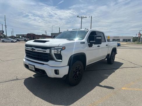 Used 2024 Chevrolet Silverado 2500 LTZ w/ LTZ Plus Package AWD/4WD image 2