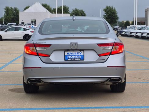 Used 2018 Honda Accord Touring image 8