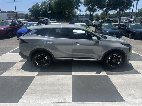 Used 2026 Kia Sportage EX FWD image 3