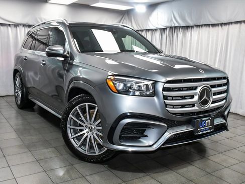 Used 2025 Mercedes-Benz GLS 450 4MATIC image 3