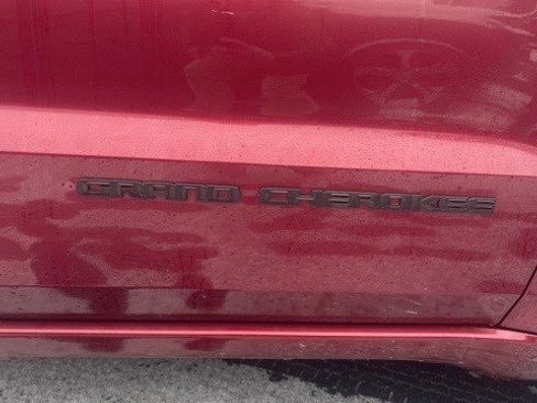 Used 2018 Jeep Grand Cherokee Altitude image 3