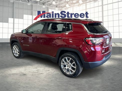 Used 2022 Jeep Compass Latitude AWD/4WD image 3