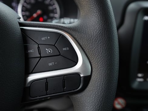 Used 2023 Jeep Renegade Latitude image 24