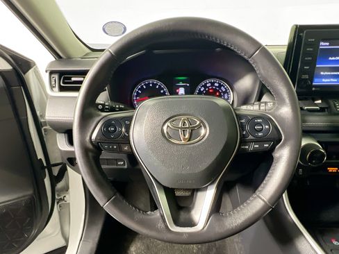 Used 2021 Toyota RAV4 XLE Premium image 17