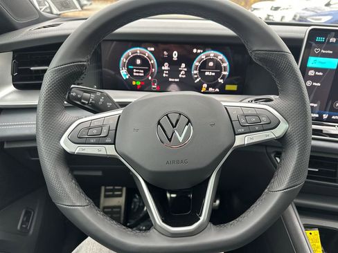 New 2026 Volkswagen Tiguan SE R-Line image 7