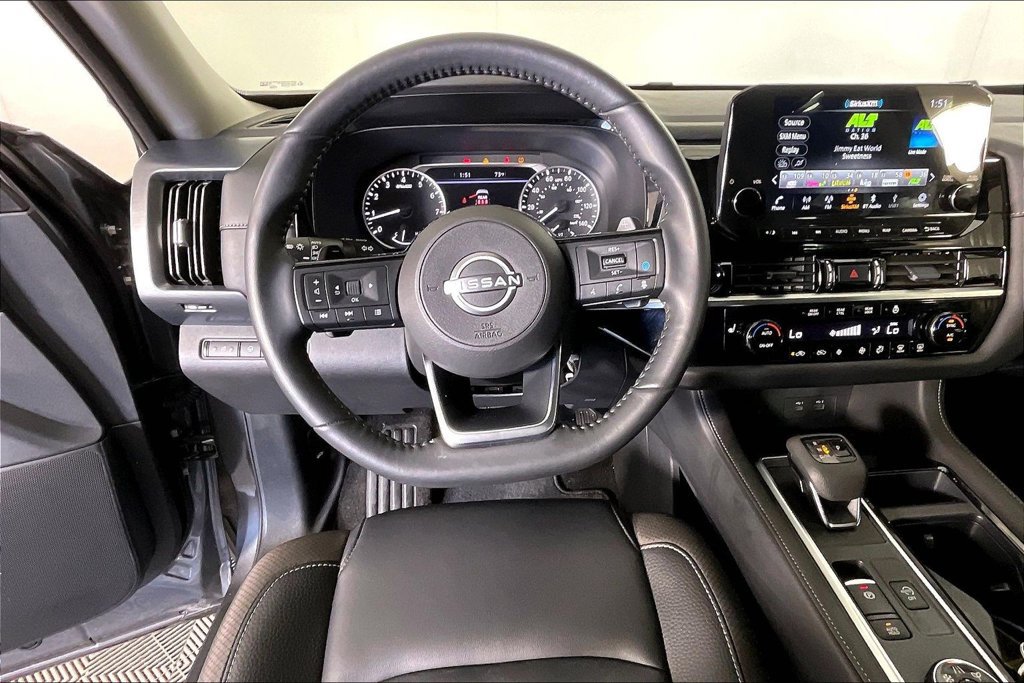 Used 2025 Nissan Pathfinder SL AWD/4WD image 6