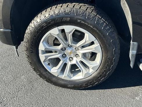 Used 2023 Chevrolet Silverado 1500 High Country w/ Technology Package image 32