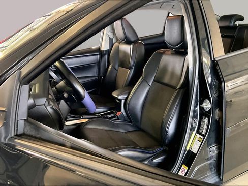 Used 2018 Toyota Corolla SE FWD image 7