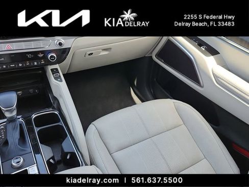 Used 2024 Kia Telluride EX w/ EX Captain's Chair Package FWD image 14
