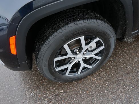 Used 2025 Jeep Grand Cherokee Limited w/ Trailer Tow Package image 16