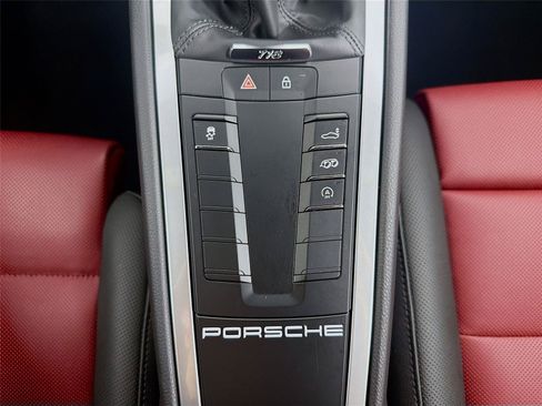 Used 2024 Porsche 718 Cayman w/ Premium Package RWD image 20